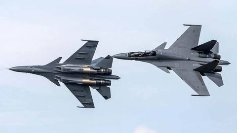 Россиянинг Су-30 қирувчи самолёти Қримда қулаб тушди