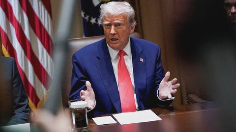 “Bo‘g‘ozni ochinglar, telba pastkashlar”. Tramp yana Eronga tahdid qildi