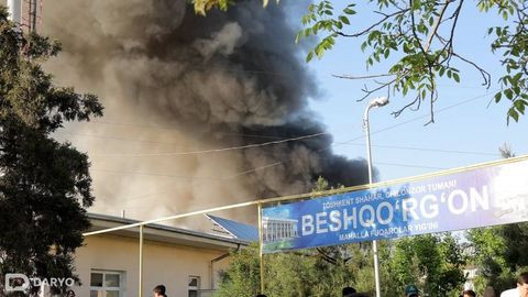 “Ҳамма жой ёниб кетди” — Тошкентдаги “Бешқўрғон” бозорида катта ёнғин содир бўлди