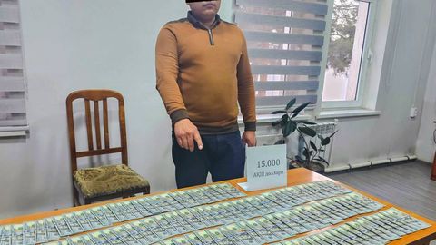 Farg‘onada noqonuniy ravishda 15 ming dollar olgan fermer xo‘jaligi rahbari ushlandi
