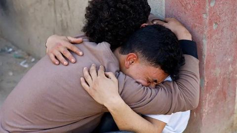 Исроил Ғазодаги мактаб яқинига берган зарбасидан камида 10 киши ҳалок бўлди