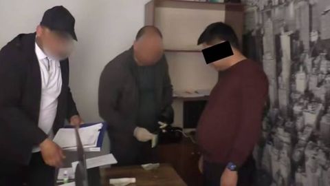 Namanganda tuman bosh arxitektori pora olayotganida qo‘lga tushdi