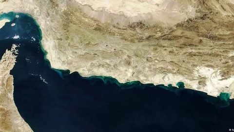 Тегеран согласился открыть Ормузский пролив и прекратить огонь на две недели 