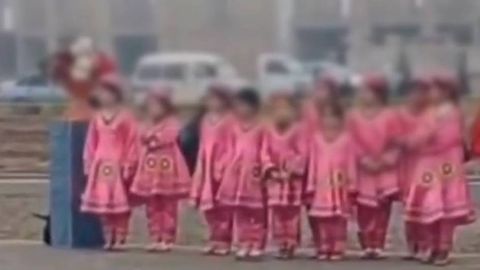 Surxondaryoda o&lsquo;quvchilar sovuq havoda yupun kiyimda tadbirga jalb qilindi