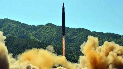 Шимолий Корея кетма-кет баллистик ракеталар учирди