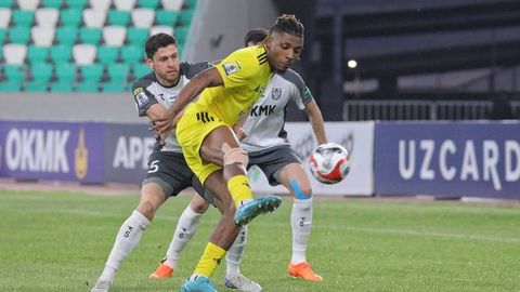 Суперлига. “Сурхон” сўнгги дақиқада киритилган супер гол эвазига “ОКМК” билан дуранг ўйнади (видео)