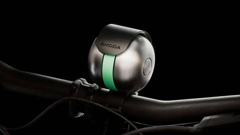 Škoda қулоқчинларда ҳам эшитиладиган велосипед қўнғироғини яратди
