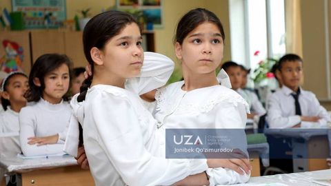 Фотима ва Зуҳра Ҳолиева: Ўзбекистондаги ягона ва ажралмас сиам эгизаклари