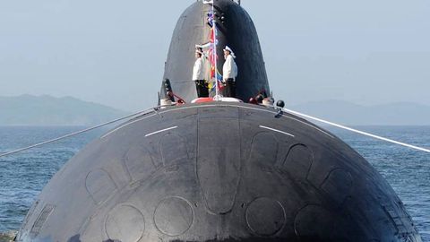 Британия Россия сувости кемаларини тийиб туриш учун ҳарбийларни сафарбар этди