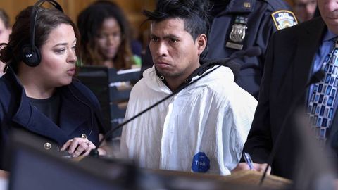 Nyu York metrosida yo&lsquo;lovchi ayolni yoqib yuborishda ayblanayotgan shaxs aybini tan olmadi&nbsp;