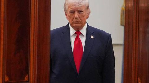 Трамп ўз маъмурияти амалдорларини лавозимидан кетишидан олдин афв этишга ваъда берди — WSJ