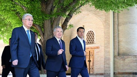 Ўзбекистон ва Қозоғистон президентлари Баҳоуддин Нақшбанд мақбарасини зиёрат қилди