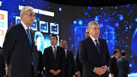 Oʻzbekiston va Qozogʻiston prezidentlari sunʼiy intellekt boʻyicha umummilliy xakatonga tashrif buyurdi