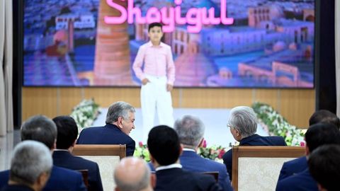 Shavkat Mirziyoyev va Qosim-Jo‘mart To‘qayev Buxorodagi yirik toʻqimachilik korxonasi faoliyati bilan tanishdi