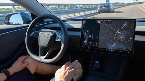 Нидерландия Tesla’нинг автопилот функциясига рухсат берди