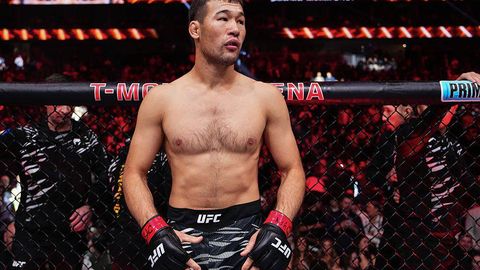 “Менда фақат аварияга учраган машина бор” — Шавкат Раҳмоновнинг рафиқаси никоҳ шартномаси ҳақида гапирди