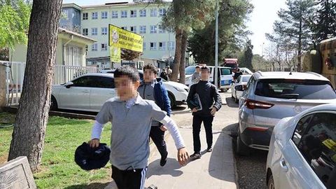 Туркияда қуролланган ўсмир мактабда отишма содир этди (видео)