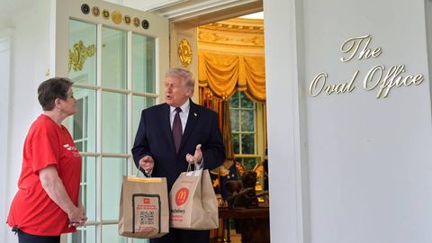 Tramp McDonald’s’dan fastfud buyurtma qilib, kuryerga 100 dollar choychaqa berdi