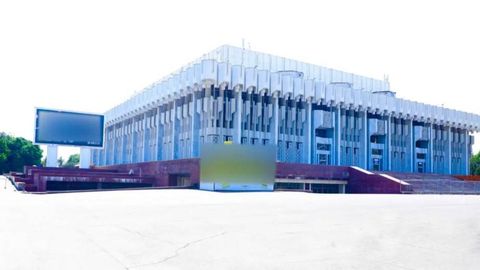 Toshkentdagi “Xalqlar do‘stligi saroyi”da barcha reklama bannerlari olib tashlandi 