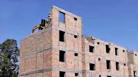 Тошкент вилоятида 5 қаватли уйни бузиш бошланди