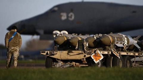 AQSH Erondagi urush tufayli ba’zi Yevropa mamlakatlariga qurol yetkazib berishni kechiktiradi