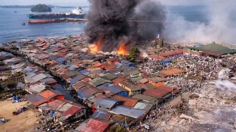 Малайзияда 200 дан ортиқ уй бутунлай ёниб кетди (видео)