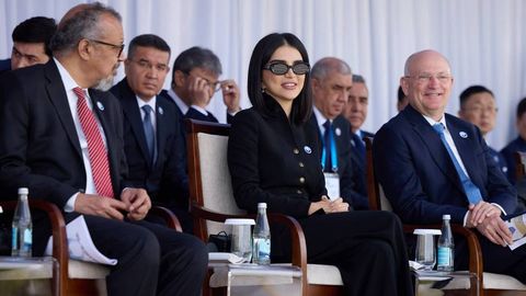 Саида Мирзиёева Самарқанддаги форум доирасида ташкил этилган кўргазма билан танишди