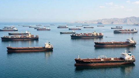 БМТ Ҳормузда қолиб кетган юзлаб кемаларни эвакуация қилишга киришди