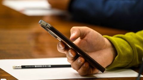 Ўзбекистонда энди мобил рақамни бошқа шахс номига онлайн ўтказиш мумкин — қўлланма