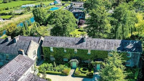 Irlandiyada butun boshli qishloq 20 mln yevroga sotilmoqda