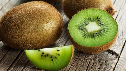 Uyqu oldidan nima uchun ikkita kivi yeyish kerak?