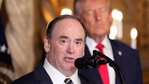 Пентагонда “тозалаш”: АҚШ ҳарбий-денгиз кучлари вазири ишдан олинди