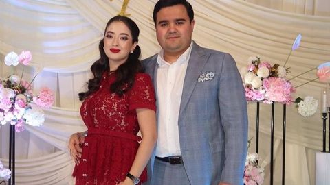 Sanjar Xoliqov rafiqasi bilan qanday tanishgani va xonandalikdan tadbirkorlikka o‘tib ketgani haqida so‘zlab berdi