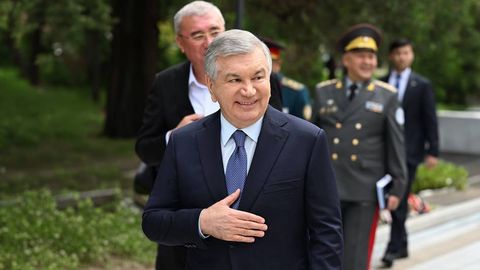 Shavkat Mirziyoyev Mirzo Ulugʻbek tumani hokimligi faoliyati bilan tanishdi
