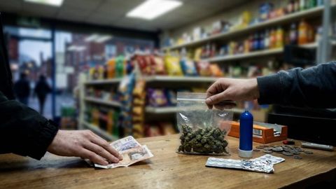 Britaniyadagi oziq-ovqat do‘konlarida narkotik sotish ommalashdi — BBC