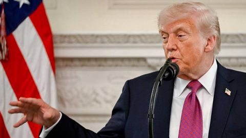 Трамп Ҳормузда мина ўрнатаётган ҳар қандай қайиқни йўқ қилишга буйруқ берди