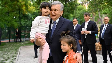 Шавкат Мирзиёев пойтахтдаги “Боғимайдон” маҳалласи аҳолиси билан суҳбатлашди