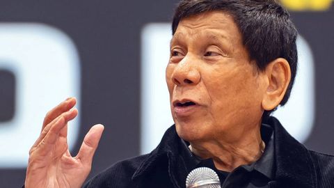 Халқаро жиноий суд Филиппин собиқ президентини инсониятга қарши жиноятларда айблади