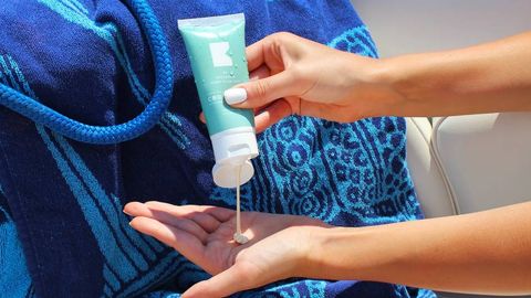 Ёзга тайёргарлик: Қуёшдан ҳимояловчи крем — SPF’ни қандай қилиб тўғри қўллаш керак?