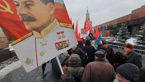 Европа давлатлари Россияни Сталин жиноятларини яширишда айблади