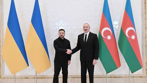 Зеленский Озарбайжонда Алиев билан учрашди