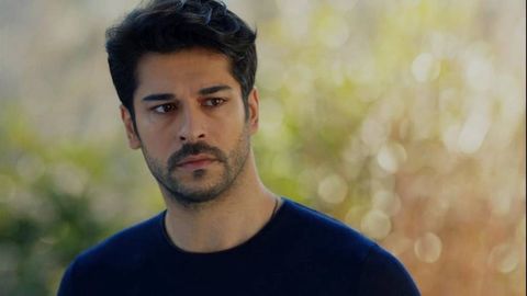 “Sevgi iztirobi”dagi Kamolning shaxsiy hayoti: ikki marta to‘yi buzilgan va Fahriye Evjen tufayli oilaparvar erkakka aylangan Burak O‘zchivit