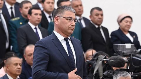 Президент Сирдарё вилояти ҳокими Акмалжон Маҳмудалиевни лавозимидан озод этди