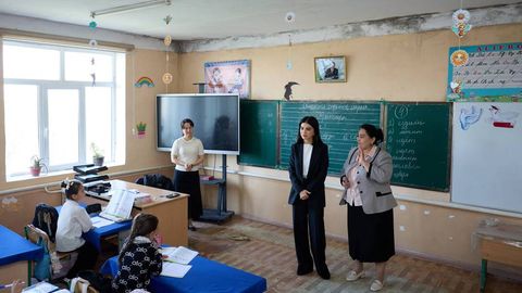 Саида Мирзиёева Хоразмдаги таълим муассасалари ҳолатини ўрганди