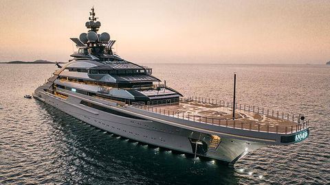 Россиялик олигархнинг суперяхтаси Ҳормуздан ўтди