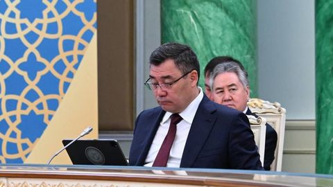 Eksklyuziv intervyu: Qirg‘iziston prezidenti o‘g‘li, akasi hamda davlat to‘ntarishida ayblanayotgan Qamchibek Tashiyev haqida gapirdi