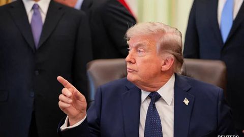 Трамп Эронга қарши узоқ муддатли блокадага тайёрланишни буюрди