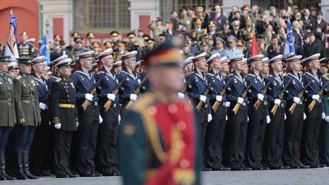 “Террорчилик хавфи”. 9 май парадида нега ҳарбий техникалар қатнашмаслигига изоҳ берилди