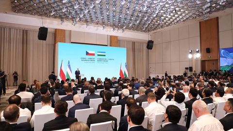 Uzbekistan, Czech Republic sign agreements at Tashkent business forum