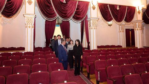 Саида Мирзиёева Тошкентдаги учта театрни кўздан кечирди